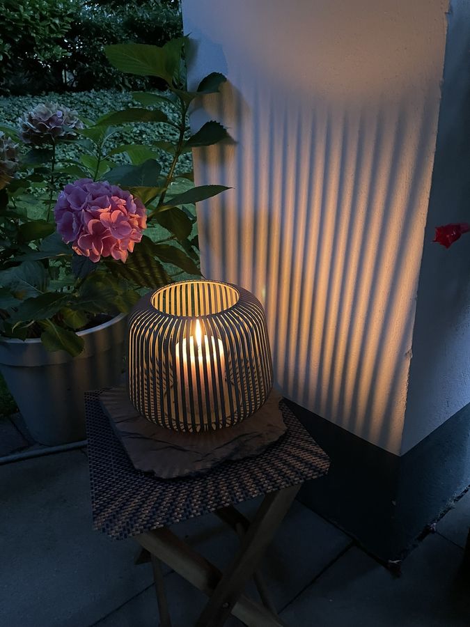 Windlicht auf einer Terrasse